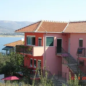 apartmani-ante-trogir.splithotels.org/